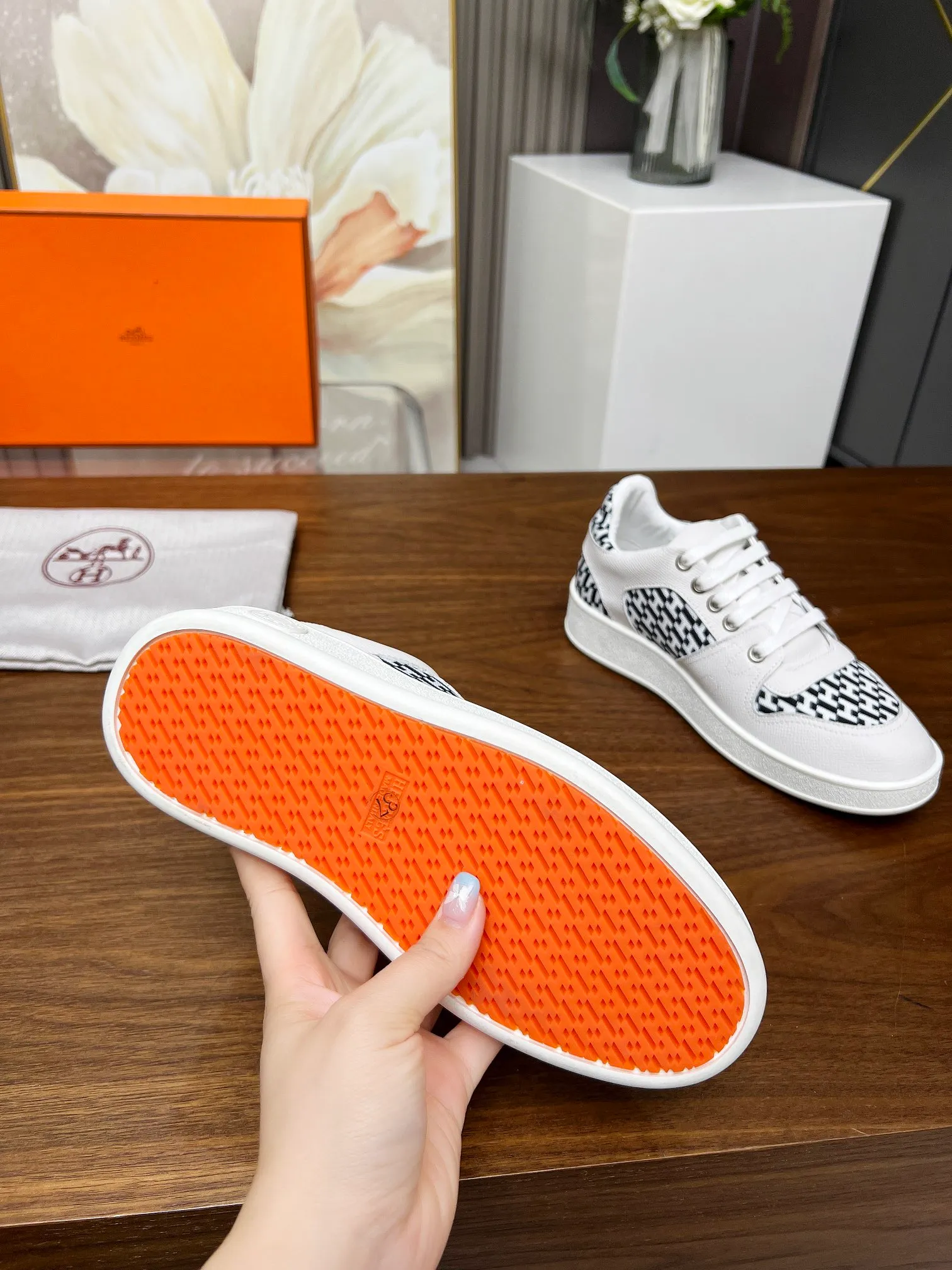 👟👟Ex-factory price 520👟👟 🔥🔥🔥French direct mail HERMES/Hermès flat fashion sports and casual shoes Korean style lace-up mesh lightweight! ! Breathable and comfortable, standard size 35/40 (41 can be customized and will not be returned)